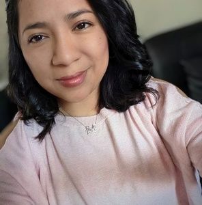 Meet your Posher, Roxana